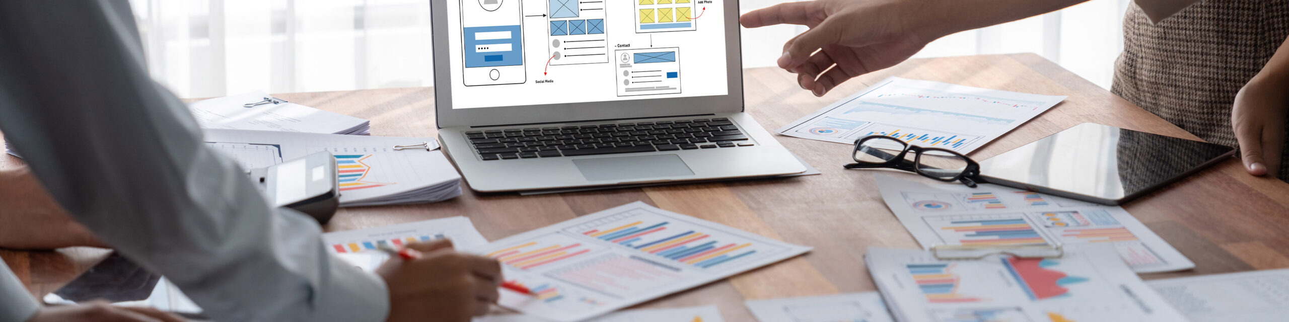 「かっこいいのに問い合わせが来ない」を解決する、成果直結型のWebデザイン見直しポイント